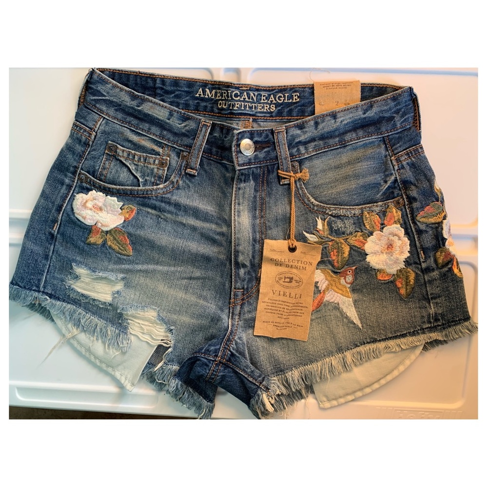 AMERICAN EAGLE SHORTS VINTAGE HI RISE FESTIVAL SIZE S NWT 520-741-8